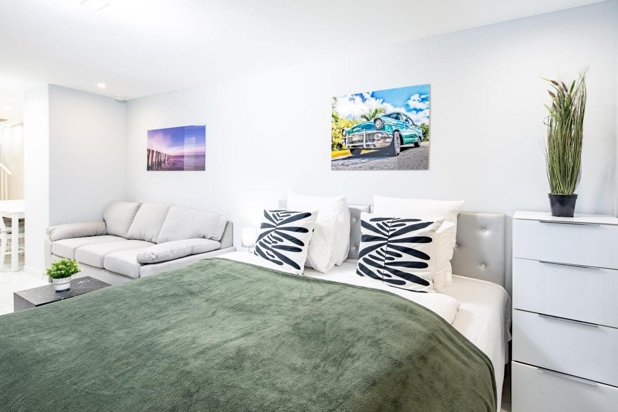 Apartment Super - Fresh And Modern